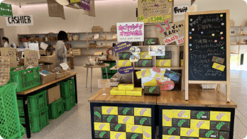 地域産品を取り揃えた「マルシェ」